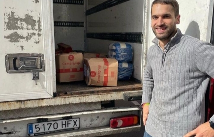 COLABORACIÓN CON LA ASOCIACIÓN SOCIAL DE SENTMENAT. APORTACIÓN DE MÁS DE 150 KG DE ALIMENTOS.